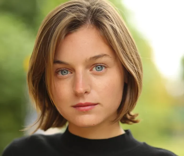 Emma Corrin Height, Weight, Age, Net Worth, Career, And More Emma Corrin Height, Weight, Age, Net Worth, Career, And More
