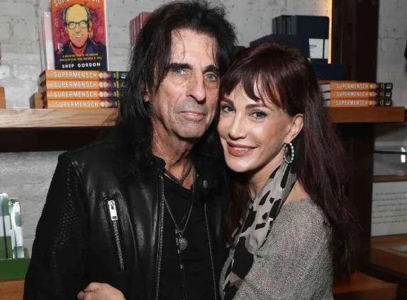 Alice Cooper Wife, Age, Height, Weight, Net Worth, Career, And More