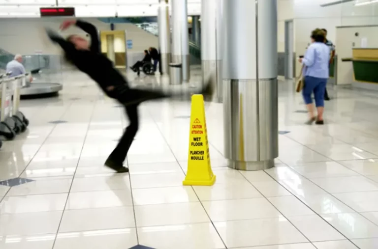 Common Causes of Slip and Fall Accidents in Orlando Stores and Restaurants