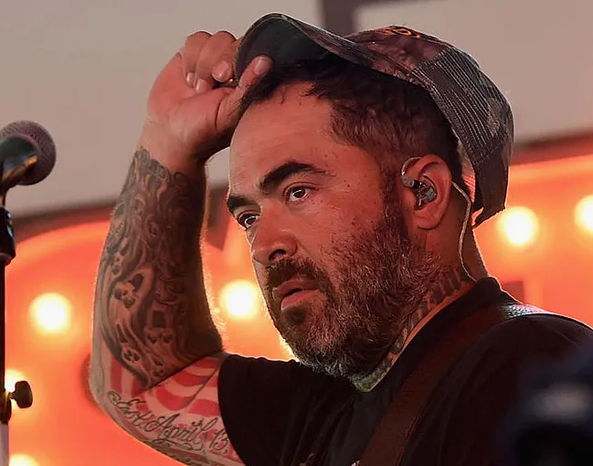 Aaron Lewis: A Complete Biography of the Rock and Country Music Star