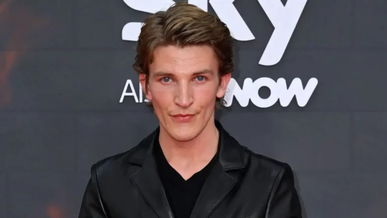 Ewan Mitchell Age, Height, Weight, Net Worth, Career, And Full Bio In 2025 Ewan Mitchell Age, Height, Weight, Net Worth, Career, And Full Bio In 2025