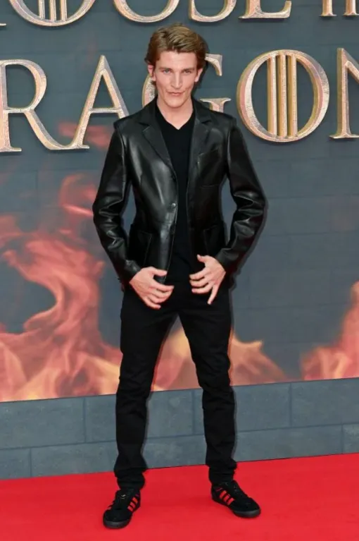 Ewan Mitchell Age, Height, Weight, Net Worth, Career, And Full Bio In 2025