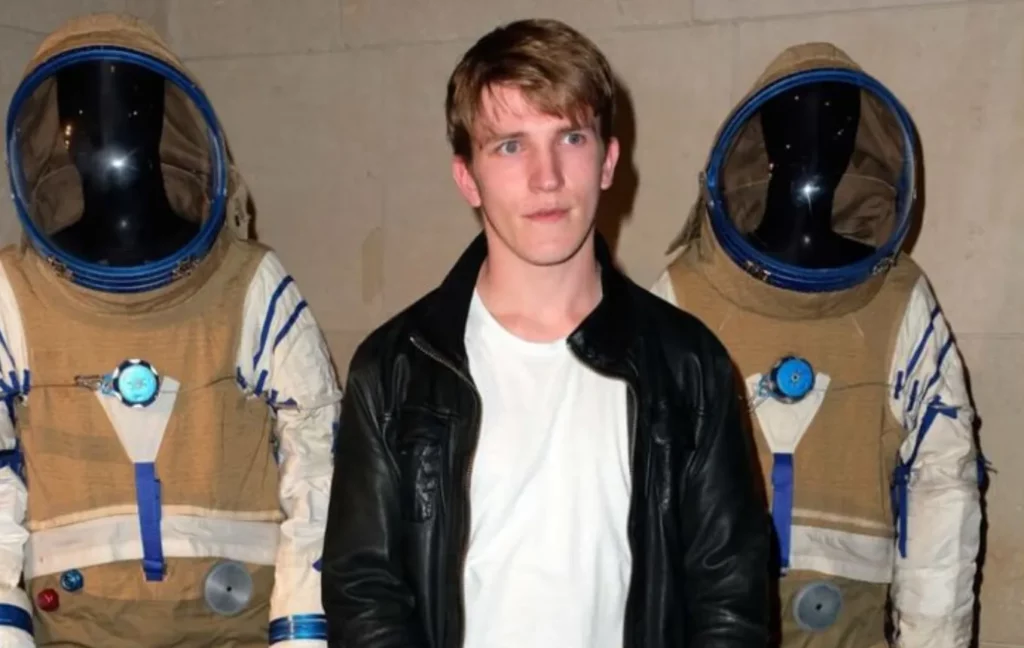 Ewan Mitchell Age, Height, Weight, Net Worth, Career, And Full Bio In 2025