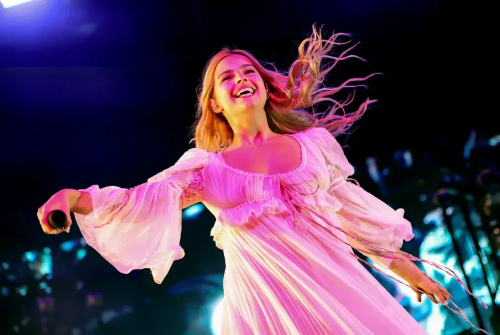 Addison Rae Height, Weight, Age, Net Worth, Career, And Full Bio In 2025