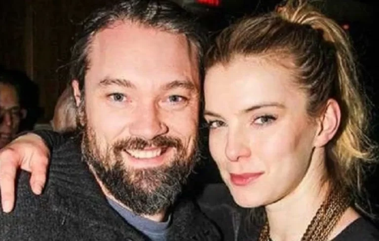 Betty Gilpin Husband, Age, Height, Weight, Net Worth, Career, And Full Bio In 2025